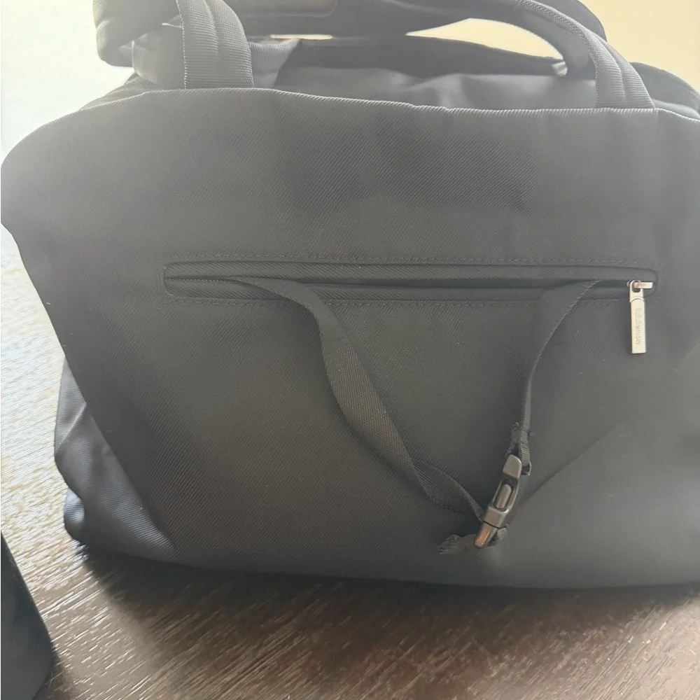 Lululemon Athletica Black city essentials Duffel Bag and water bottle